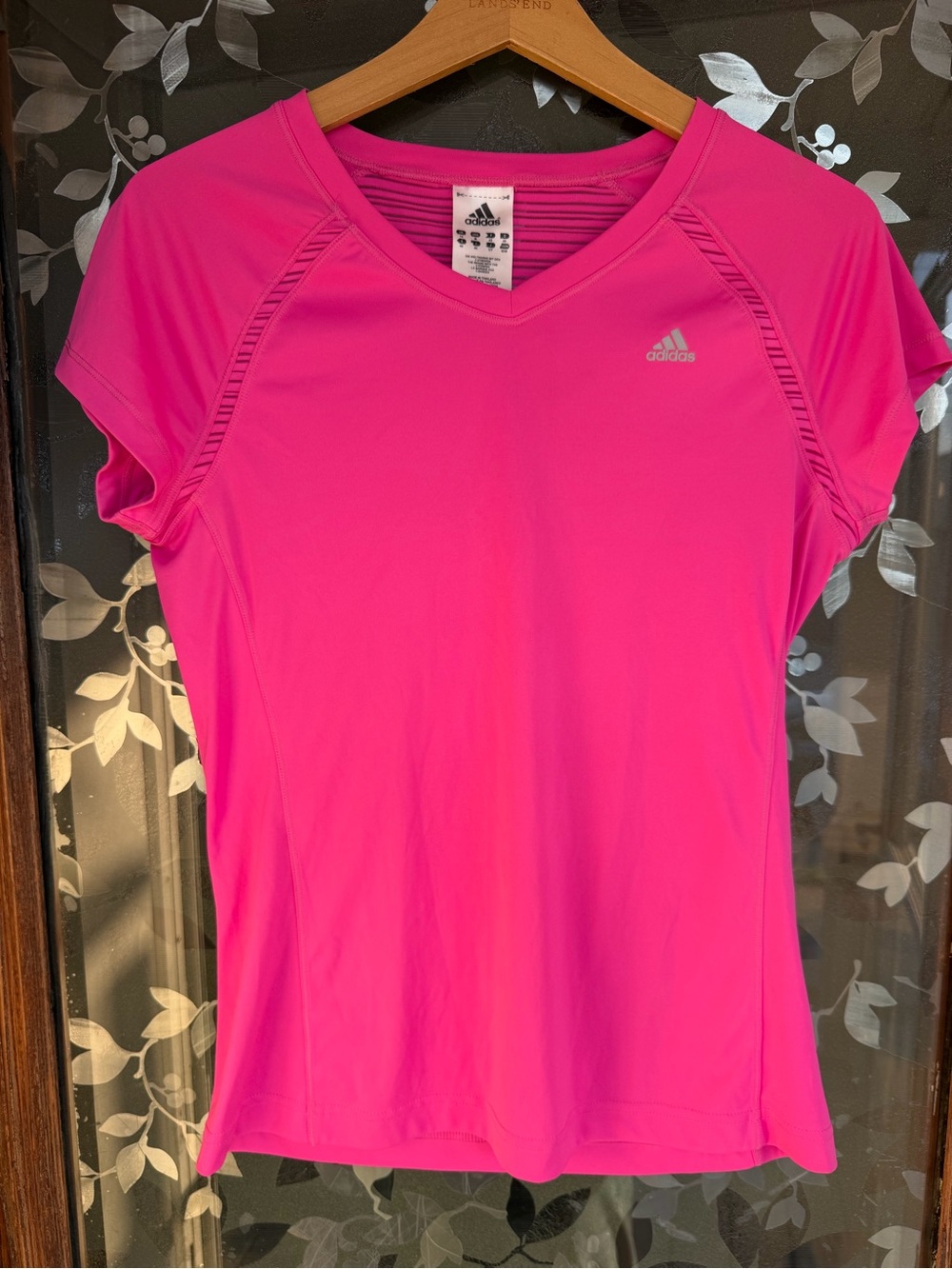 adidas Women’s Pink Climalite Performance V-Neck Tee EUC